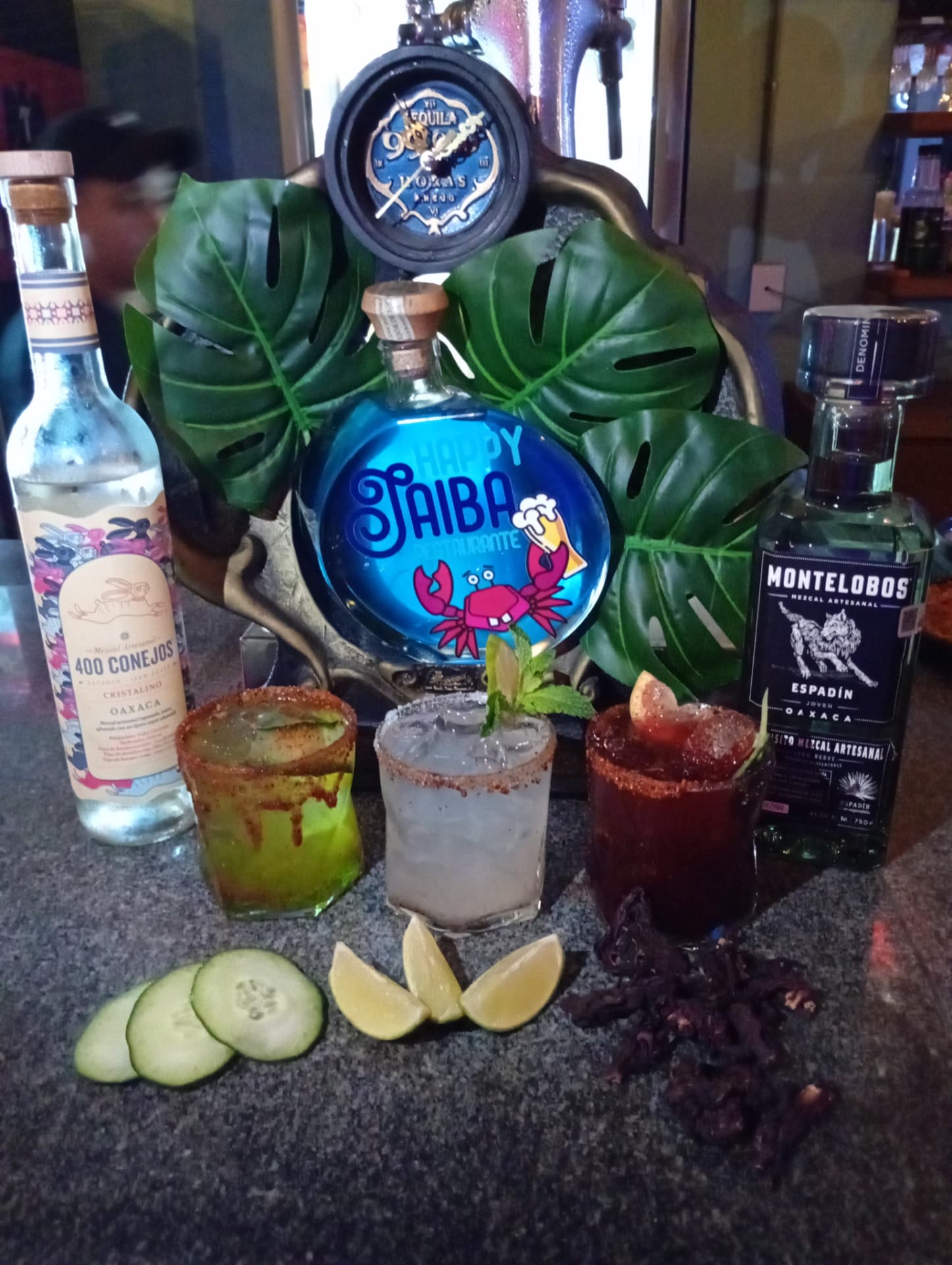 Cocteles y mezcales artesanales